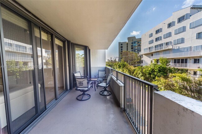 Building Photo - 121 Crandon Blvd