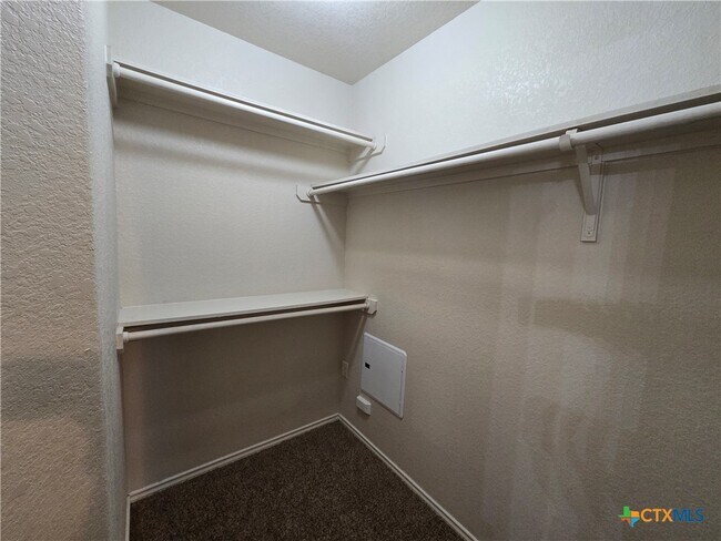 Building Photo - 1016 Brown Rock Dr