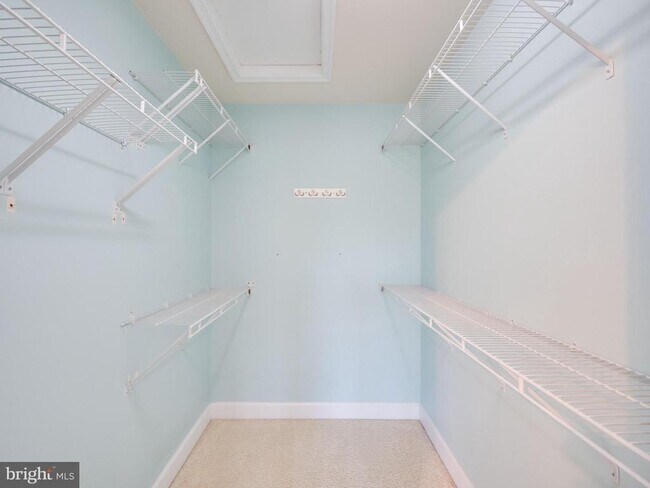 Building Photo - 41397 Windybush Dr
