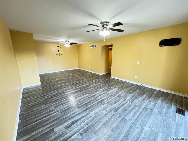 Building Photo - 16880 Edloytom Way