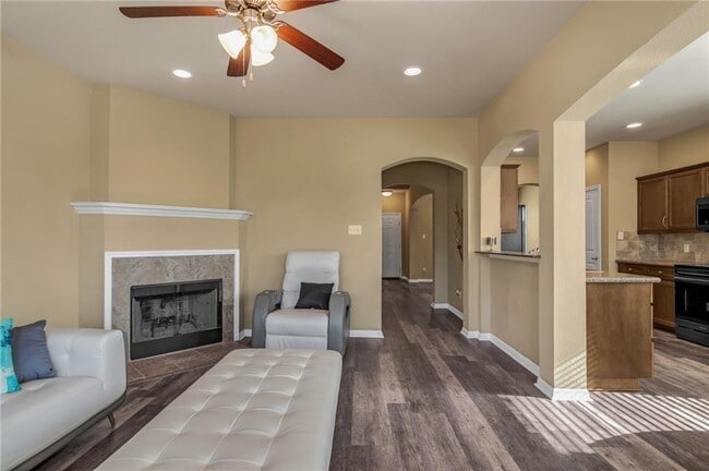 Building Photo - 3418 Castleton Dr