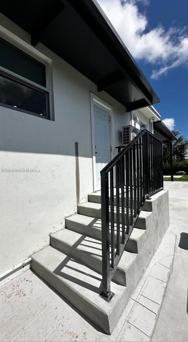 Building Photo - 8000 SW 19th St