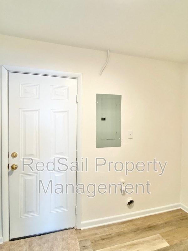 Building Photo - 437 Fox Hill Rd