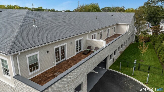 Building Photo - 340 Heights Rd