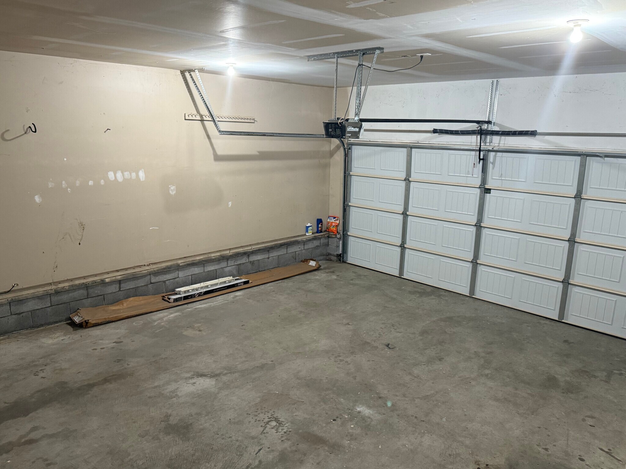 Building Photo - 118 Grove Ln S