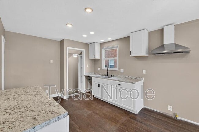 Building Photo - 19750 Mark Twain St