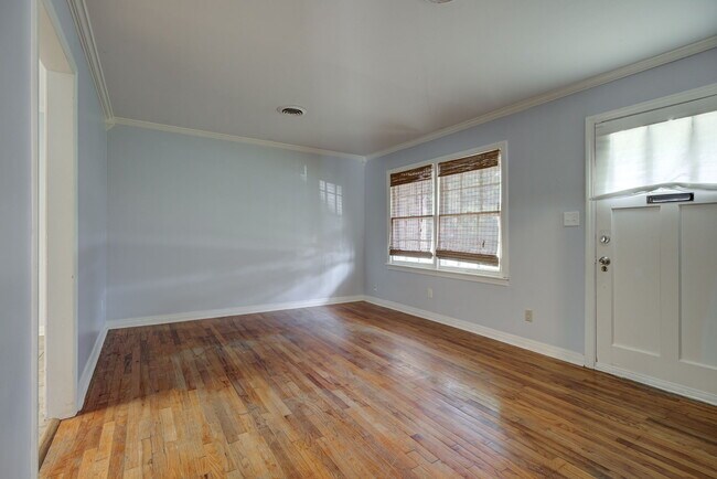 Building Photo - 912 Garver St