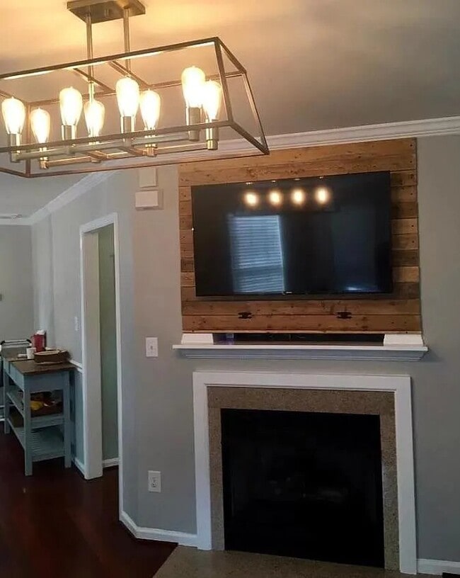 Building Photo - 9805 Castain Dr