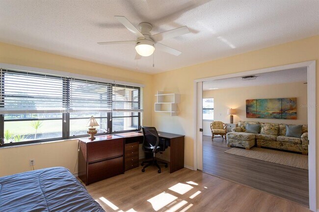 Building Photo - 5630 Golf Pointe Dr