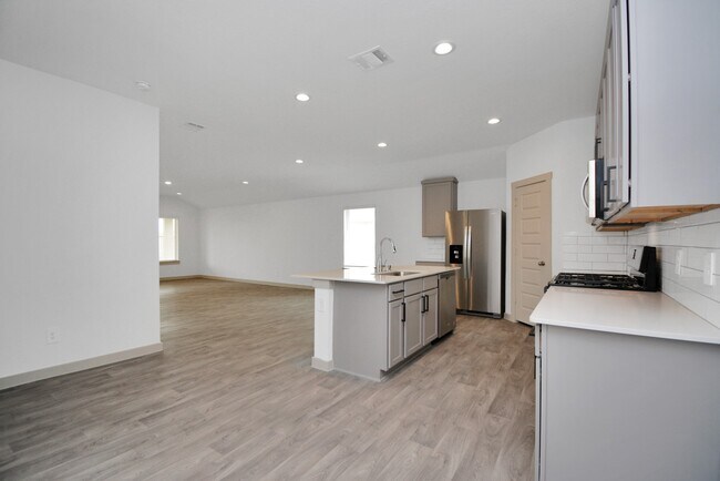 Building Photo - 14515 Rain Tree Dr