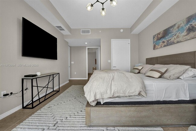 Building Photo - 20000 E Country Club Dr