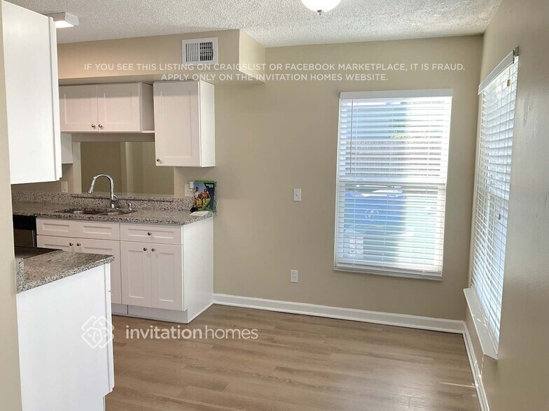 Building Photo - 1037 Whittier Cir