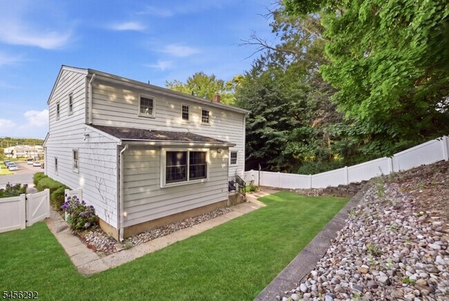 Building Photo - 518 Orchard Pl