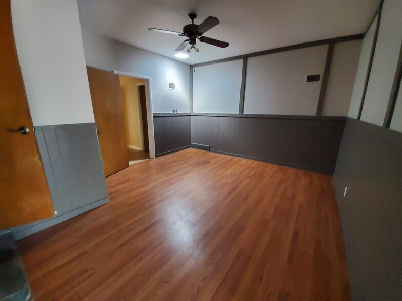 Living room 2 - 1004 S Taft Hill Rd