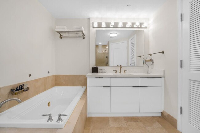 Building Photo - 4401 Collins Ave