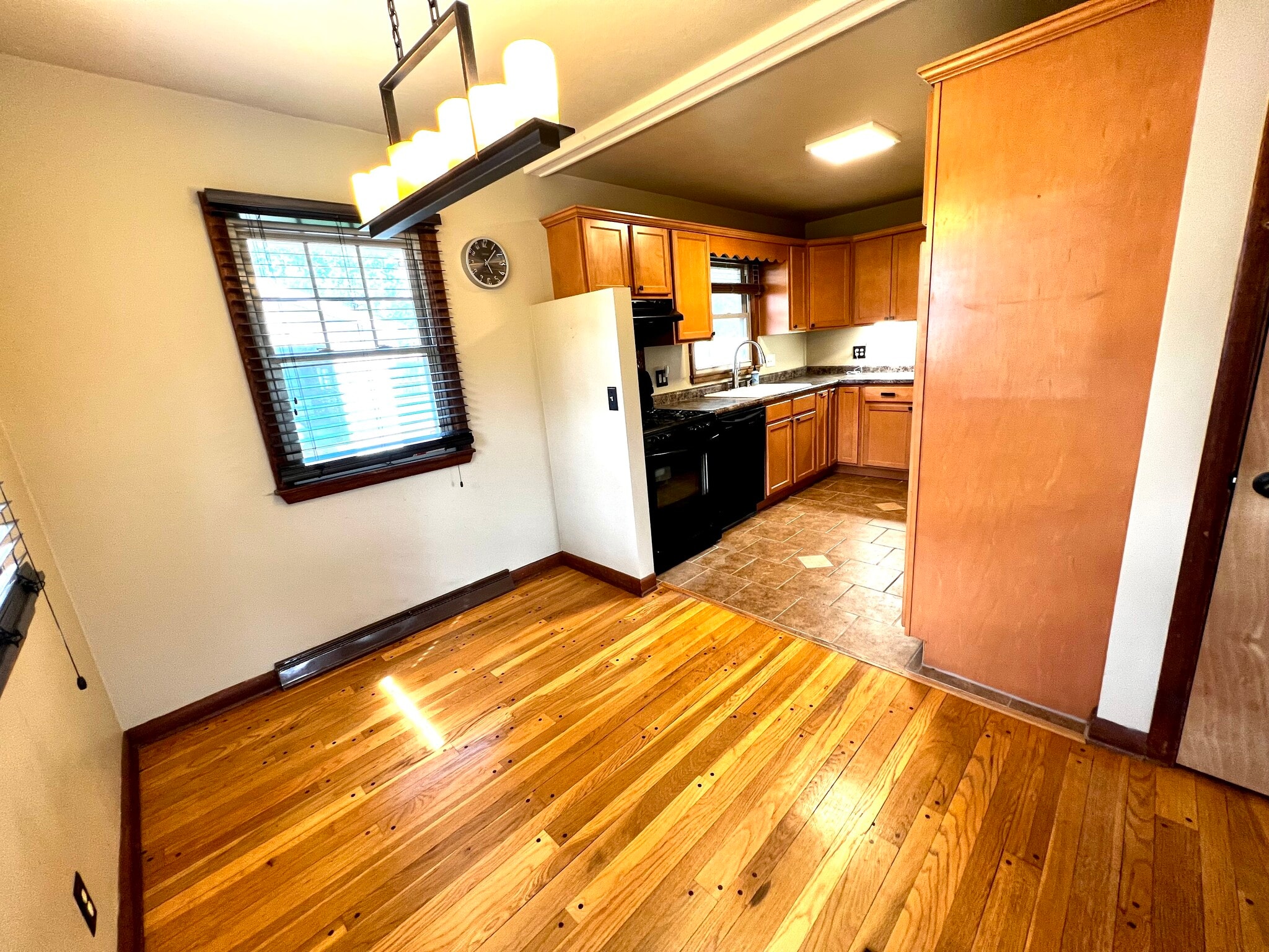 Building Photo - 1160 W Stover St