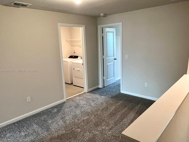 Building Photo - 5629 Mentmore Dr