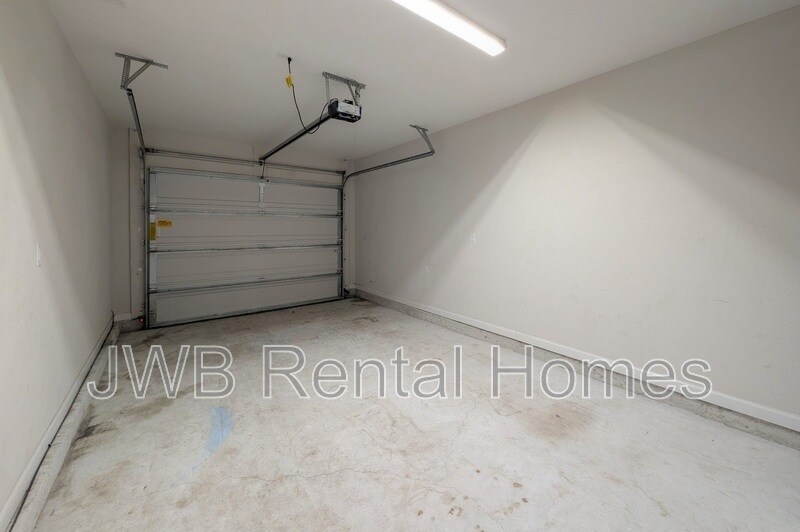 Building Photo - 7820 Playschool Ln