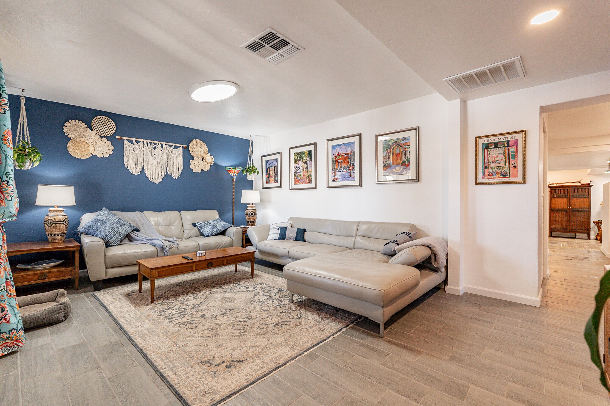 Living room - 227 E 24th St