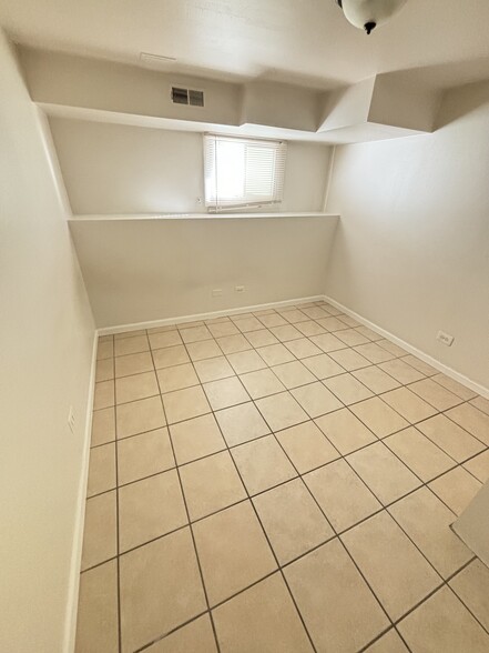 Building Photo - 2554 N Monitor Ave