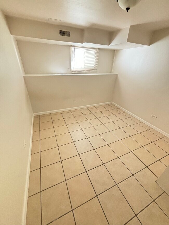 Building Photo - 2554 N Monitor Ave