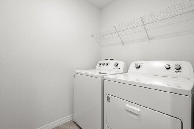 Building Photo - LIKE NEW Home for Rent in Ridgewood!