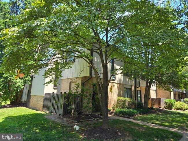 Building Photo - 1808 Ivy Oak Square