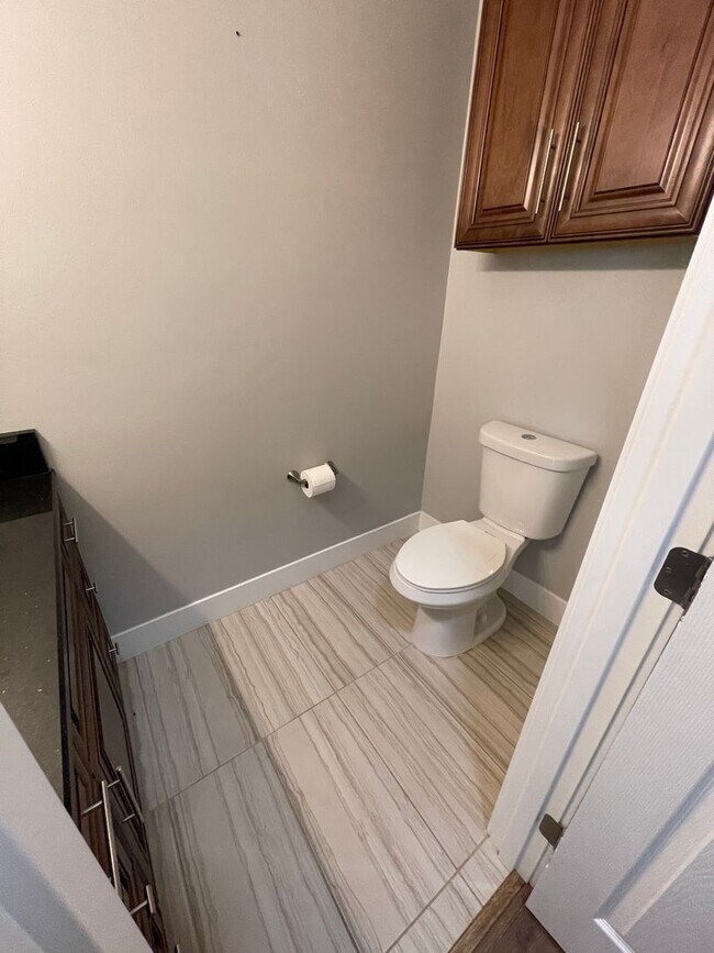 Building Photo - Richland House For Lease