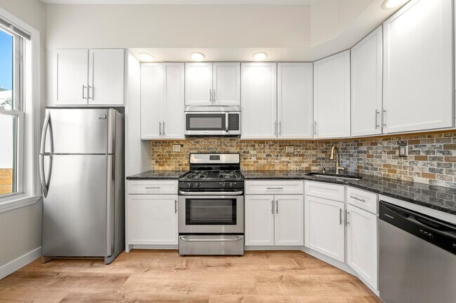 Building Photo - 215 Dodd St