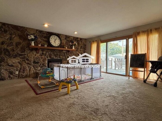 Building Photo - Available now is a bold vibrant 3 bed 2 ba...