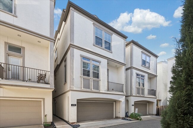 Primary Photo - 405 N Nagle St