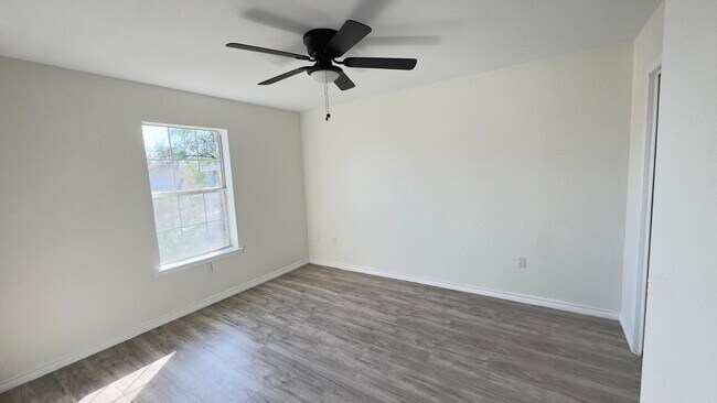 Building Photo - 1239 Glen Haven Dr