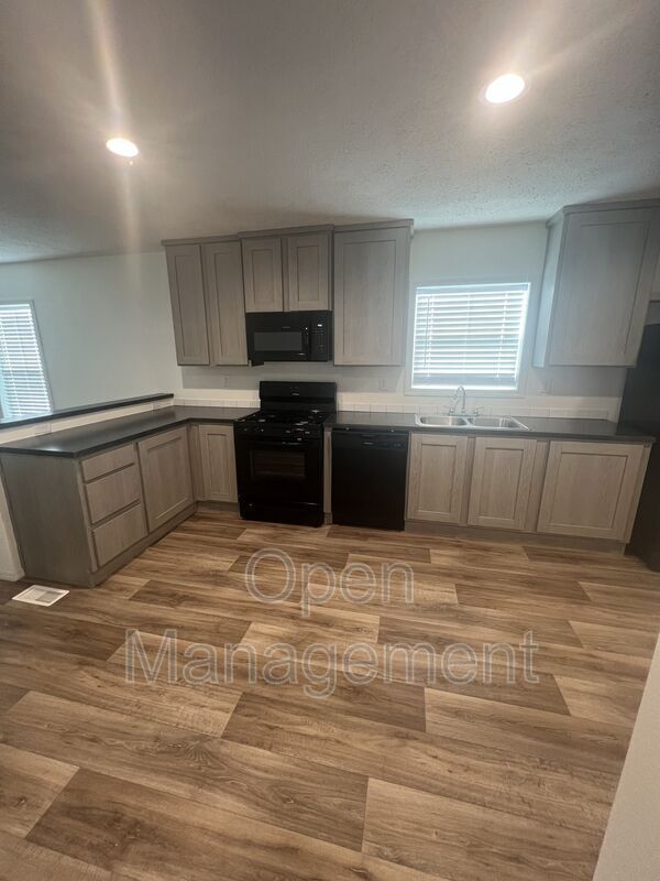 Building Photo - 18-1015 Gibraltor