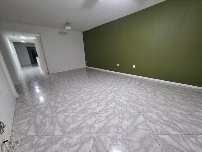 Building Photo - 9470 Tangerine Pl