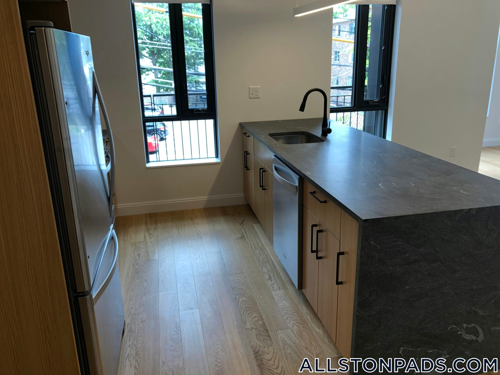 Building Photo - 83 Gardner St