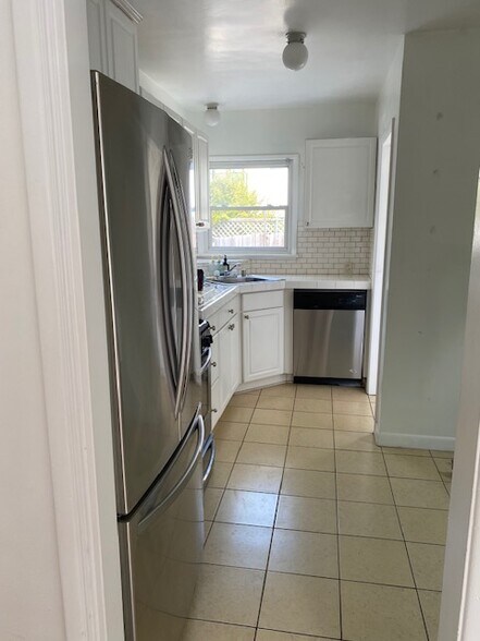 Large kitchen snd dining area attached to laundry room - 935 Victoria Ave