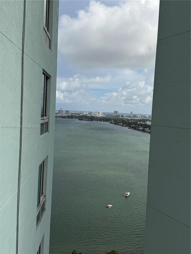 Building Photo - 1900 N Bayshore Dr