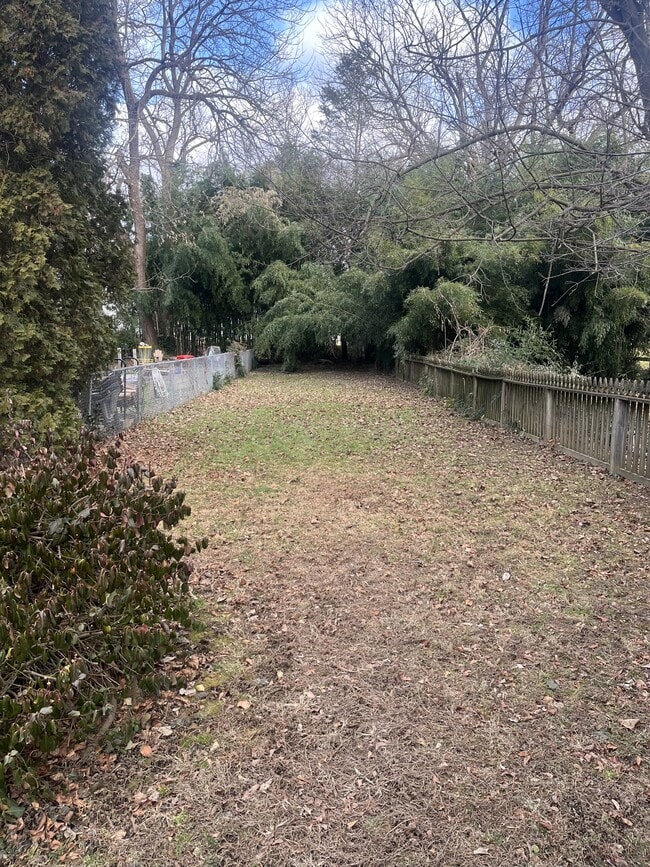 Building Photo - 1209 Elm Ave