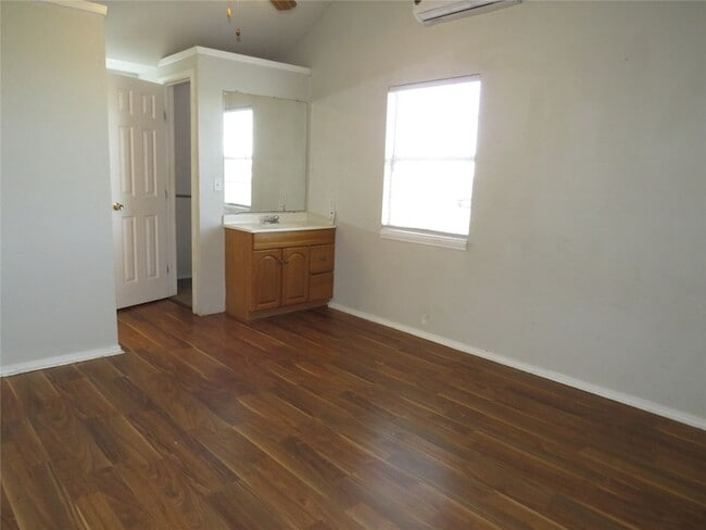 Building Photo - 4657 Bonnie Brae St