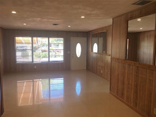 Building Photo - 720 N 66 Terrace