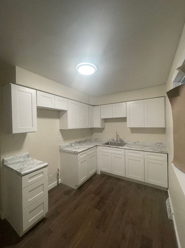 Building Photo - Brand New Remodeled Home