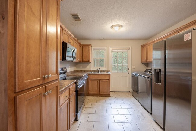 Building Photo - 315 Brannen St