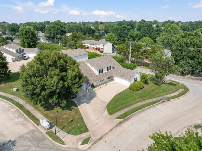 Building Photo - 1721-1723 Juniper Dr.