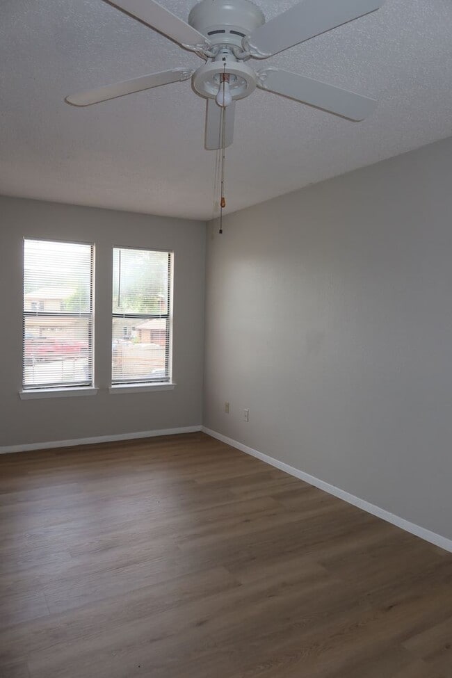 Building Photo - Putters Cove Duplex