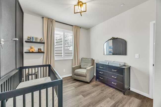 Building Photo - Newer Home on Large Corner Lot with Lots of Natural Light!