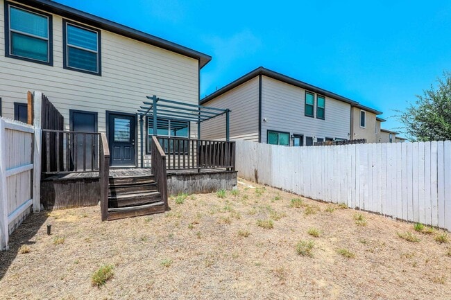 Building Photo - 5609 Montevista Dr