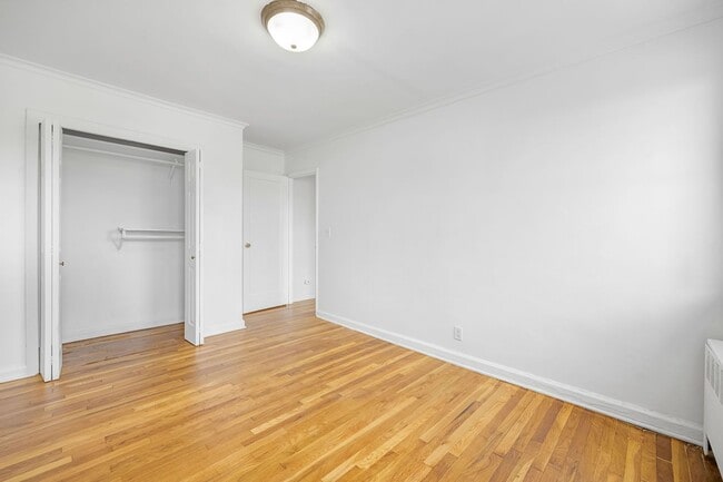 Building Photo - 2335 Hudson Terrace