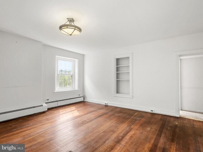 Building Photo - 605 W Miner St