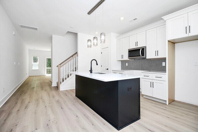 Kitchen and dining - 2613 Dr Carver Rd