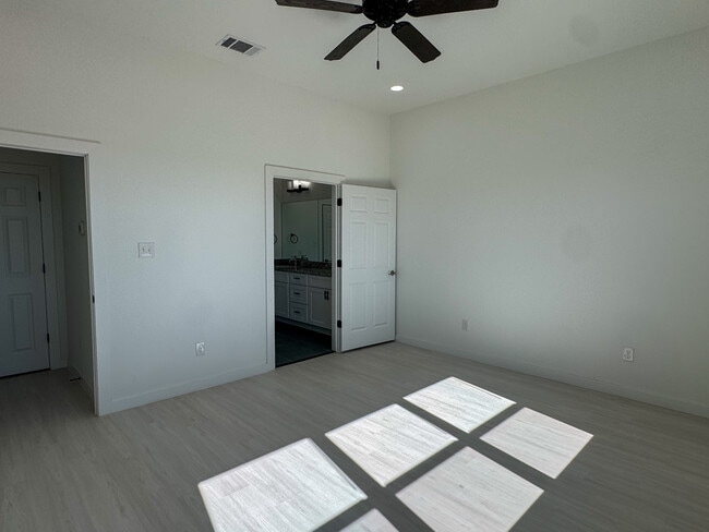 Building Photo - 160 Zion Rd